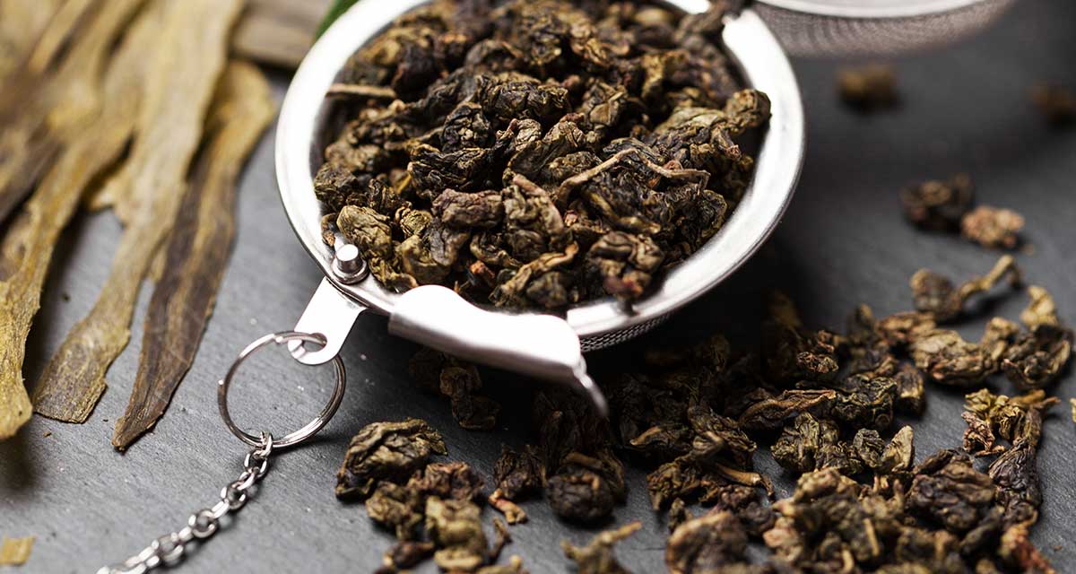 Oolong Tee: Blogpost über die Zubereitung, Produktion und Wirkung des halbfermentierten Tees