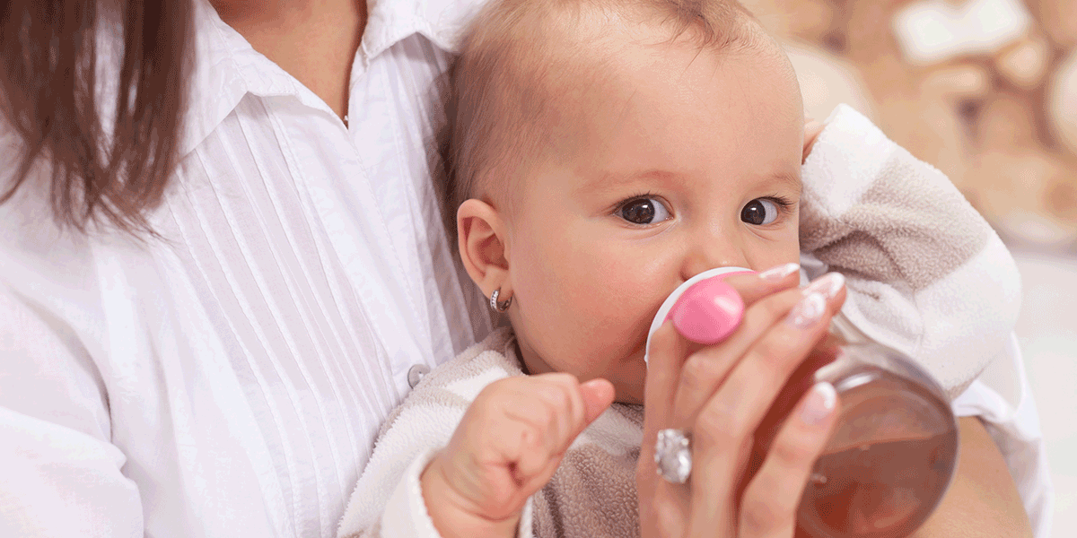 Tee für Babys: Tipps zu Sorten, Dosierung und Zubereitung